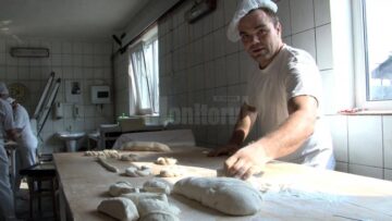 Două clădiri părăsite din Dolhasca, transformate de preotul Saftiuc în cămin pentru copii abandonați și în spital