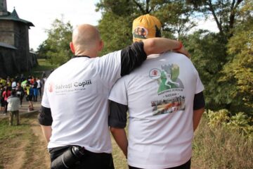 Peste 50 de tineri sportivi au alergat în ”Maratonul Cetăților” pentru ”Salvați Copiii”