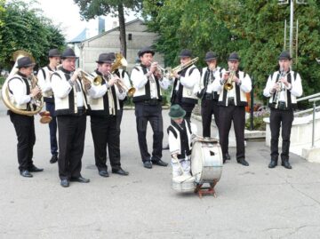 Lumea satului tradițional românesc a prins din nou viață la Festivalul fanfarelor