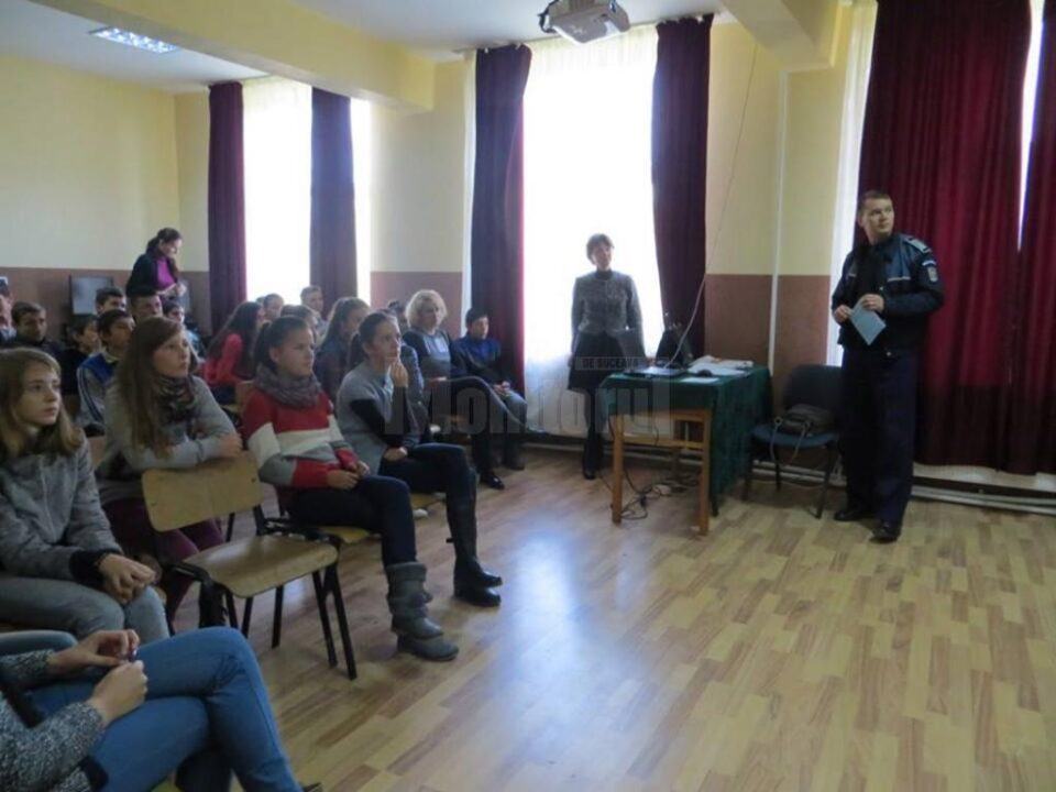 Activități de prevenire a traficului de persoane, la școala din Udești