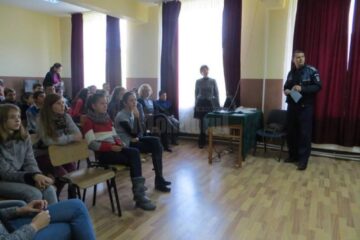 Activități de prevenire a traficului de persoane, la școala din Udești