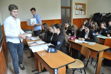 Liceenii de la Colegiul „Eudoxiu Hurmuzachi” și-au ales reprezentanții în Consiliul Școlar
