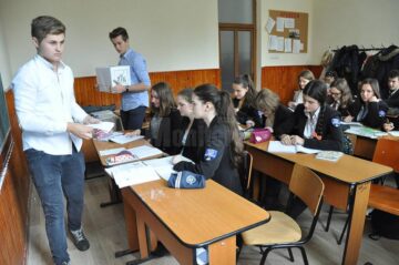 Liceenii de la Colegiul „Eudoxiu Hurmuzachi” și-au ales reprezentanții în Consiliul Școlar
