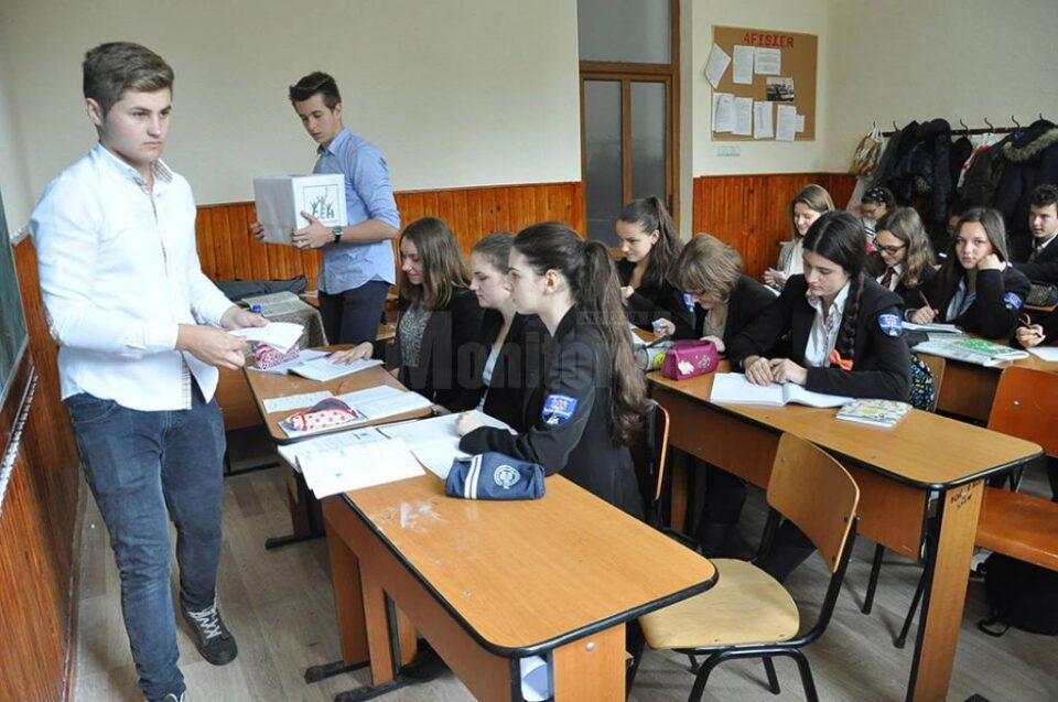 Liceenii de la Colegiul „Eudoxiu Hurmuzachi” și-au ales reprezentanții în Consiliul Școlar Liceenii de la Colegiul „Eudoxiu Hurmuzachi” și-au ales reprezentanții în Consiliul Școlar