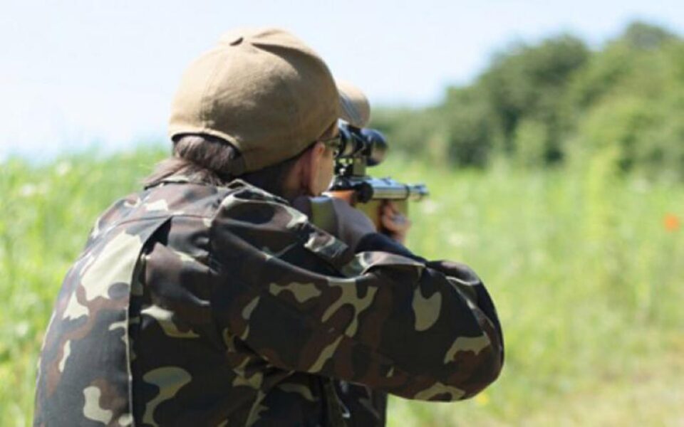 Vânătoare plătită scump de braconieri: arme și două mașini de teren confiscate, plus 8.300 de euro de achitat. Foto: adevarul.ro Vânătoare plătită scump de braconieri: arme și două mașini de teren confiscate, plus 8.300 de euro de achitat. Foto: adevarul.ro