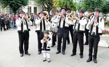 Lumea satului tradițional românesc a prins din nou viață la Festivalul fanfarelor