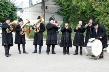 Lumea satului tradițional românesc a prins din nou viață la Festivalul fanfarelor