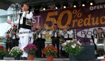 Lumea satului tradițional românesc a prins din nou viață la Festivalul fanfarelor