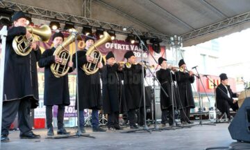 Lumea satului tradițional românesc a prins din nou viață la Festivalul fanfarelor