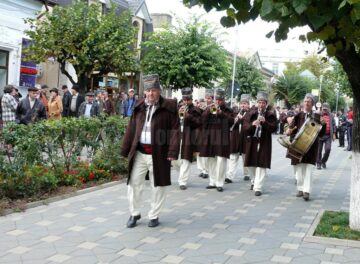 Lumea satului tradițional românesc a prins din nou viață la Festivalul fanfarelor