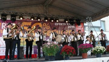 Lumea satului tradițional românesc a prins din nou viață la Festivalul fanfarelor