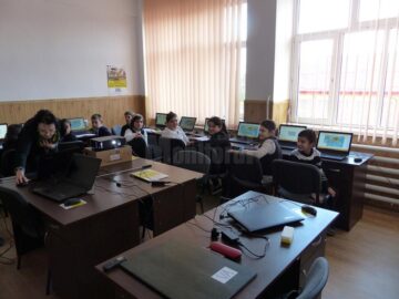 Table inteligente și laptopuri în loc de caiete, la Școala „Grigore Ghica Voievod” din Ițcani