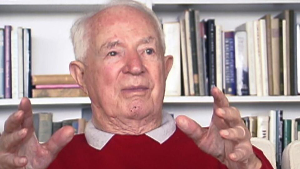 Nathan H. Juran a primit un premiu Oscar, acordat celor care lucrează în industria filmului de către Academy of Motion Picture Arts and Sciences, pentru decorurile realizate la filmul ”Ce verde era valea mea”