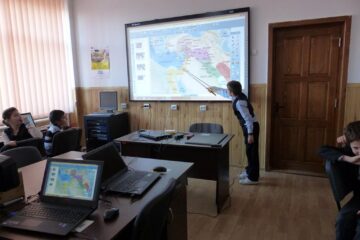 Elevii învață în laboratoare performante