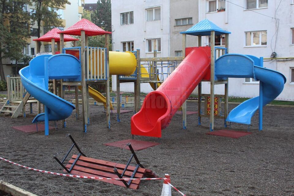 Șase locuri de joacă, modernizate de Primăria Suceava din fonduri proprii