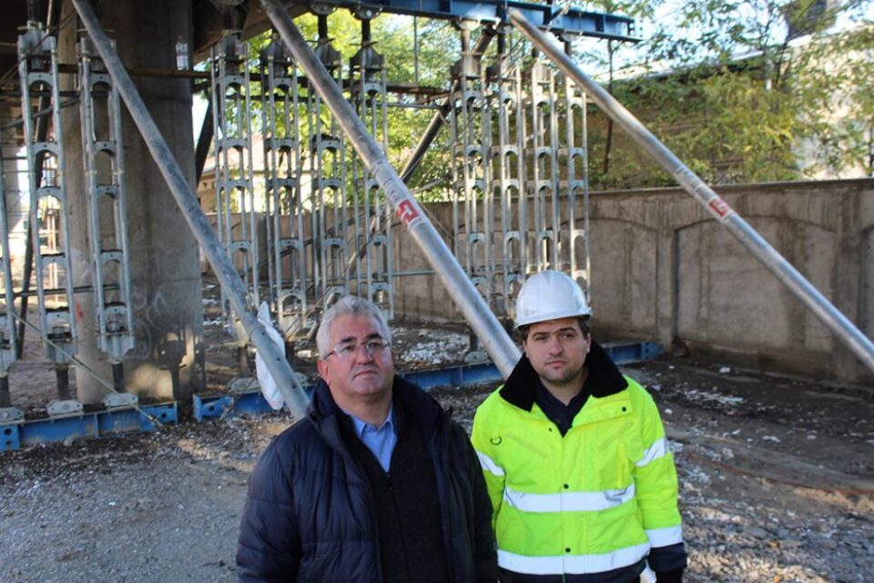 Lucrările de reabilitare a pasajului CFR de la Ițcani au fost verificate ieri în teren de primarul Sucevei, Ion Lungu