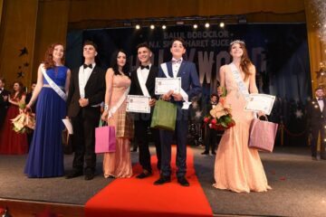 Colegiul Național de Informatică „Spiru Haret” și-a desemnat cei mai frumoși boboci la „Hollywood”