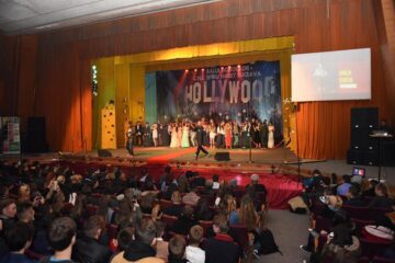 Colegiul Național de Informatică „Spiru Haret” și-a desemnat cei mai frumoși boboci la „Hollywood”