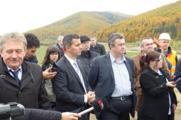 Ministrul Fondurilor Europene a vizitat șantierul de închidere a fostei gropi de gunoi din Gura Humorului