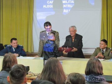 Militarii și-au prezentat tehnica și oferta de școlarizare în școli sucevene