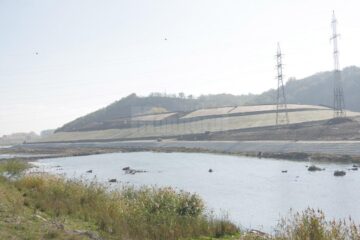 Fosta groapă de gunoi a Sucevei va fi acoperită cu iarbă Fosta groapă de gunoi a Sucevei va fi acoperită cu iarbă