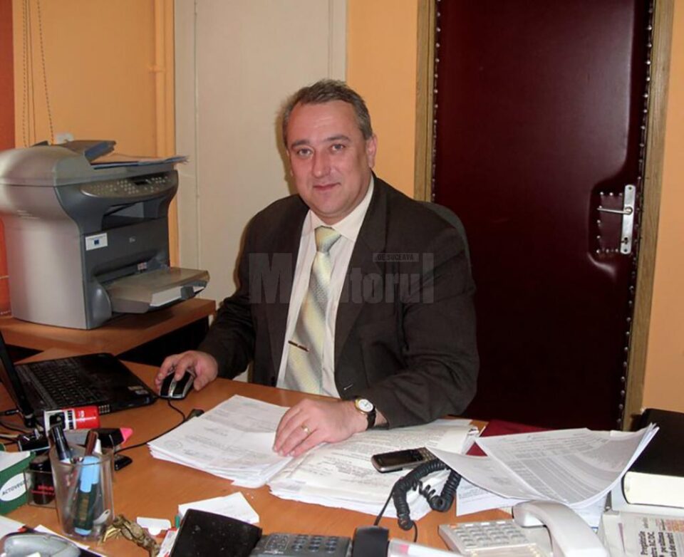 Juristul Dorin Robu a devenit, pentru a treia oară, manager al Spitalului Municipal „Sf. Doctori Cosma și Damian” din Rădăuți Juristul Dorin Robu a devenit, pentru a treia oară, manager al Spitalului Municipal „Sf. Doctori Cosma și Damian” din Rădăuți