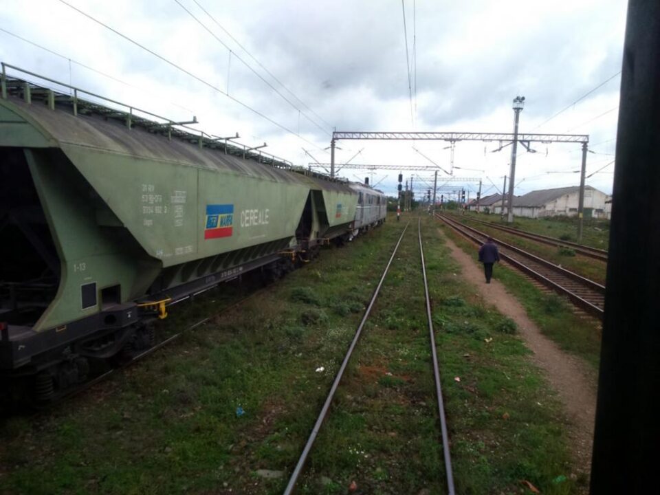 Vagoane cu cereale, ajunse de la Botoșani în Gara Verești Sursa foto forumtrenuri.com