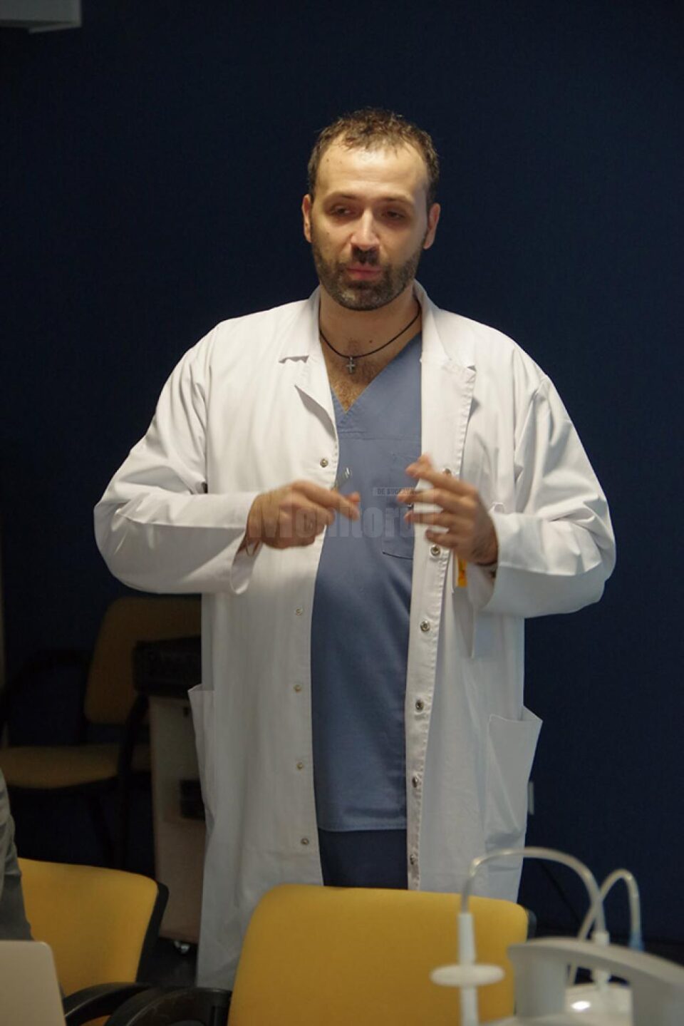 Dr. Mihai Crețeanu Jr. a prezentat cazul și metoda prin care a fost tratat, subliniind avantajele acesteia