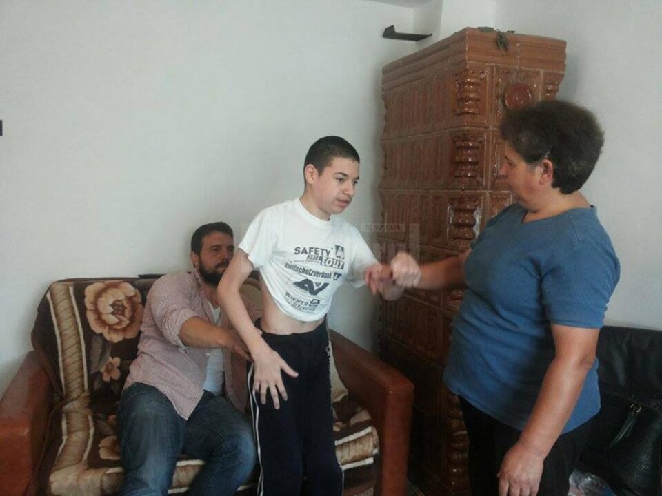 Băiatul din Drăgoiești țintuit la pat de o boală gravă va ajunge la operație cu ajutorul cititorilor Monitorului de Suceava
