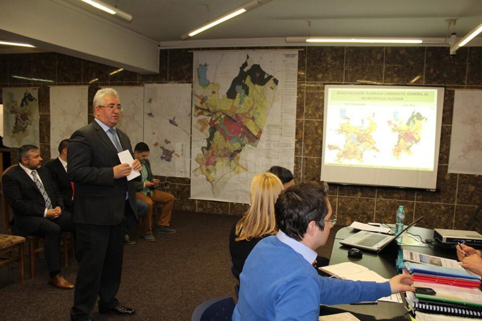 Prima dezbatere a PUG-ului așteptat de patru ani a stârnit numeroase discuții, mai ales pe problema soluțiilor de fluidizare a traficului rutier