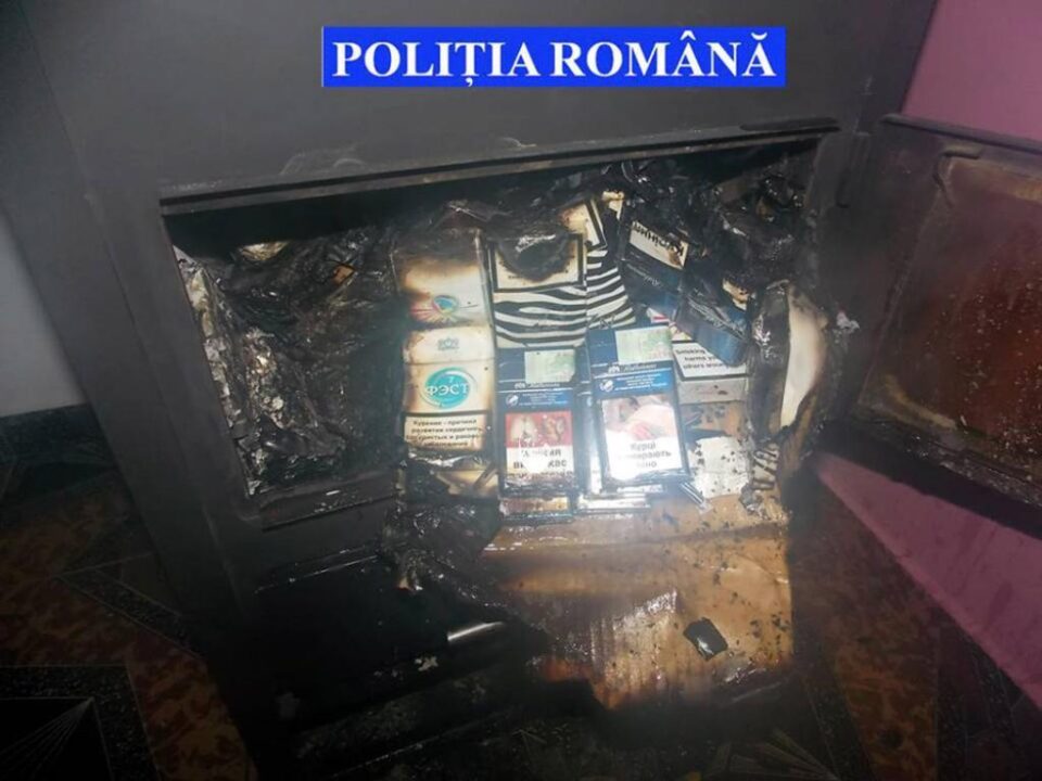 A pus țigările pe foc, în sobă, în timp ce mascații îi băteau la ușă