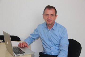 Profesorul universitar doctor Mihai Covașă