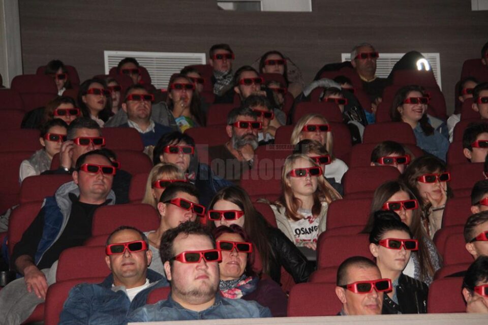 Toate biletele la cele 4 difuzări de filme 3D au fost vândute cu mult timp înainte, unele chiar de vineri