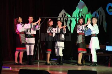 Balul Bobocilor organizat de Colegiul Național „Eudoxiu Hurmuzachi” din Rădăuți, un spectacol al diversității culturale