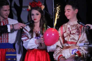 Balul Bobocilor organizat de Colegiul Național „Eudoxiu Hurmuzachi” din Rădăuți, un spectacol al diversității culturale