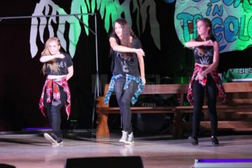 Balul Bobocilor organizat de Colegiul Național „Eudoxiu Hurmuzachi” din Rădăuți, un spectacol al diversității culturale