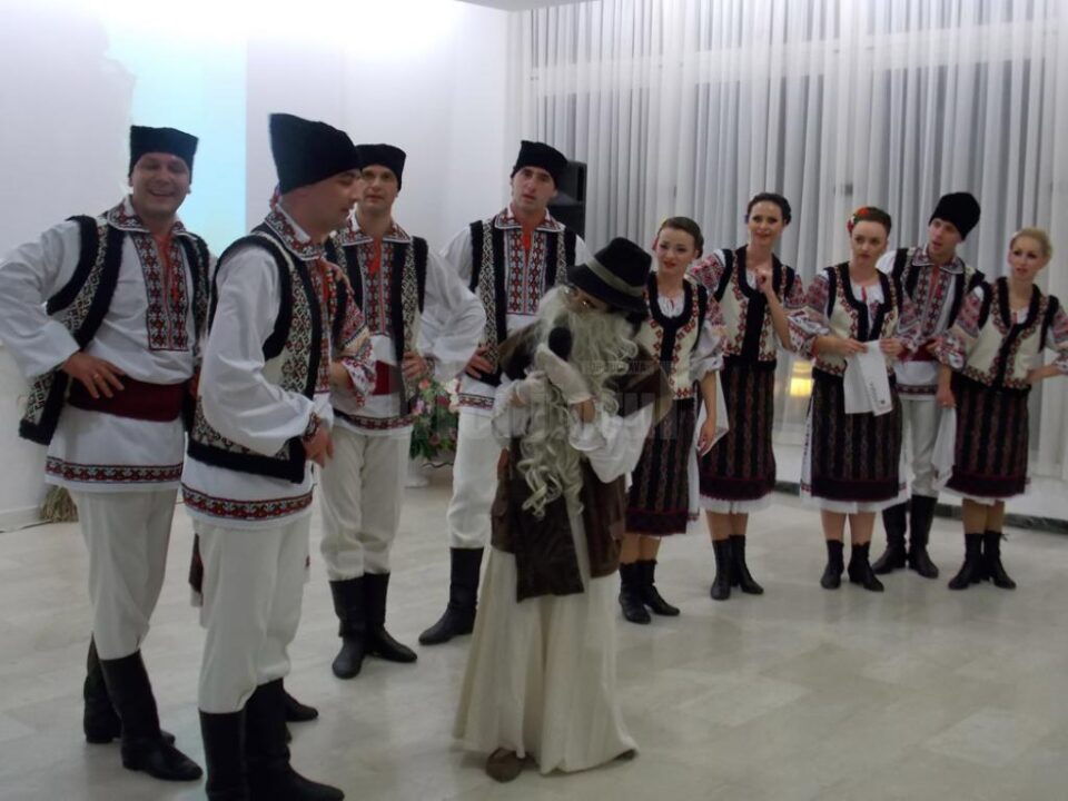 Artiști din România și Republica Moldova, într-un spectacol emoționant desfășurat pe pământ italian Artiști din România și Republica Moldova, într-un spectacol emoționant desfășurat pe pământ italian