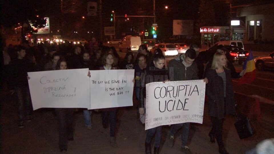 Tinerii s-au adunat într-un marș de doliu prin oraș