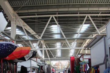 Întregul Bazar al Sucevei riscă să fie închis