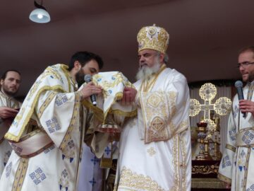Preafericitul Daniel, Patriarhul României, a sfințit sâmbătă Mănăstirea Intrarea Maicii Domnului în Biserică, în prezența a peste 1.500 de credincioși