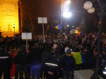 Și aseară, aproximativ 1.000 de suceveni au protestat pe străzile orașului