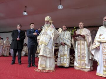 Preafericitul Daniel, Patriarhul României, a sfințit sâmbătă Mănăstirea Intrarea Maicii Domnului în Biserică, în prezența a peste 1.500 de credincioși