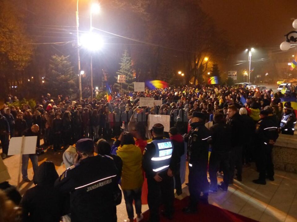 Aproximativ 1.000 de persoane au mărșăluit din nou, aseară, pe străzile Sucevei
