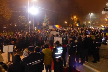 Aproximativ 1.000 de persoane au mărșăluit din nou, aseară, pe străzile Sucevei