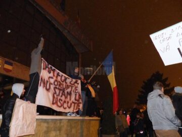 Și aseară, aproximativ 1.000 de suceveni au protestat pe străzile orașului