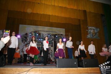 Tinerii artiști de la Colegiul „Ciprian Porumbescu” au adus gala Oscar pe scena Casei de Cultură