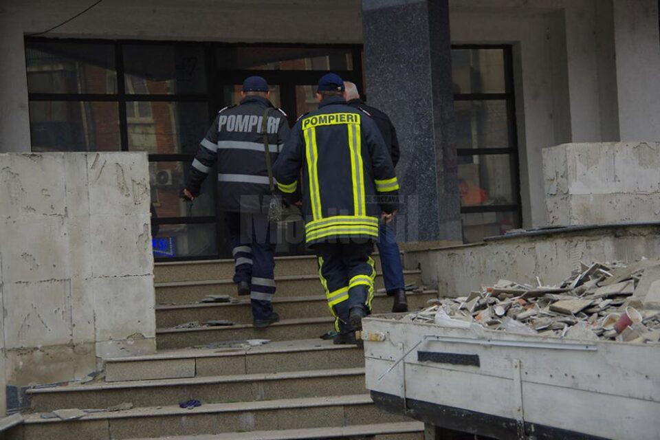 Au alertat pompierii după ce au simțit miros de gaz în centrul Sucevei