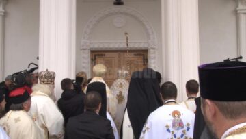 Preafericitul Daniel, Patriarhul României, a sfințit sâmbătă Mănăstirea Intrarea Maicii Domnului în Biserică, în prezența a peste 1.500 de credincioși