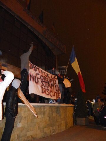 Și aseară, aproximativ 1.000 de suceveni au protestat pe străzile orașului