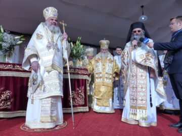 Preafericitul Daniel, Patriarhul României, a sfințit sâmbătă Mănăstirea Intrarea Maicii Domnului în Biserică, în prezența a peste 1.500 de credincioși